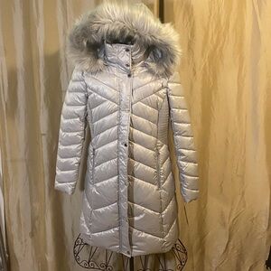NWT Beautiful! Kenneth Cole M Women's Silver Gray faux fur Hooded Puffer Coat